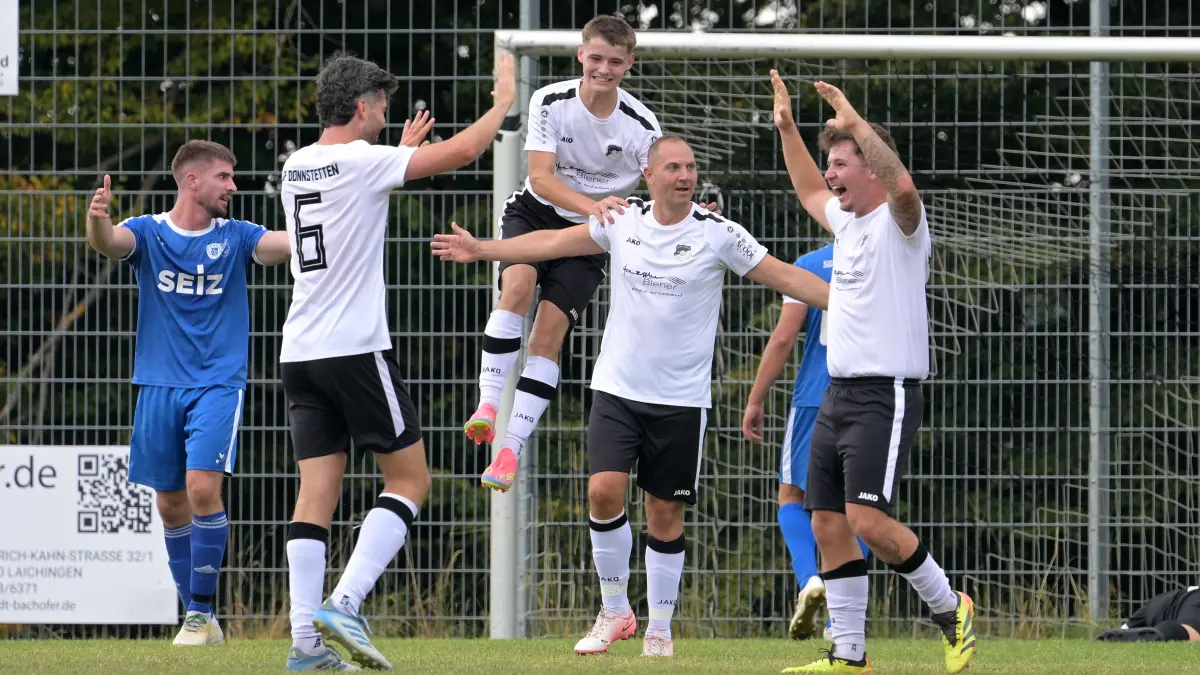 Spfr. Donnstetten vs. SGM Dettingen/Glems II, Fussball, Kreisliga A1 Alb, 01.Spieltag, Saison 2026/2027, 16.08.2026 : Tim Hahn (Sportfreunde Donnstetten, #14) und Team jubeln ueber das Tor zum 2:1
Spfr. Donnstetten vs. SGM Dettingen/Glems II,
Fussball, Kreisliga A1 Alb, 01.Spieltag, Saison 2026/2027, 16.08.2026
Foto: Eibner-Pressefoto/ Tobias Baur