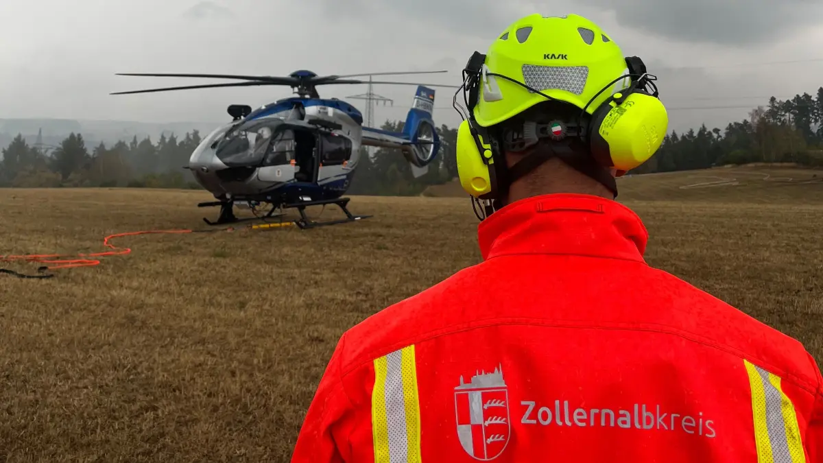 Einsatzkräfte aus dem Zollernalbkreis unterstützen die Löscharbeiten in Schramberg.