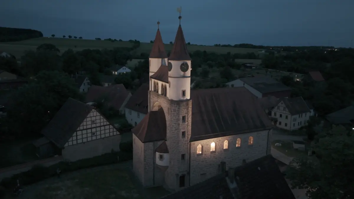 Die Gaggstatter Zwillingstürme als Leuchtturmprojekt der etwas anderen Art.