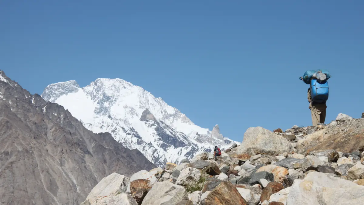 Träger vor Broad Peak Anmarsch von Askole