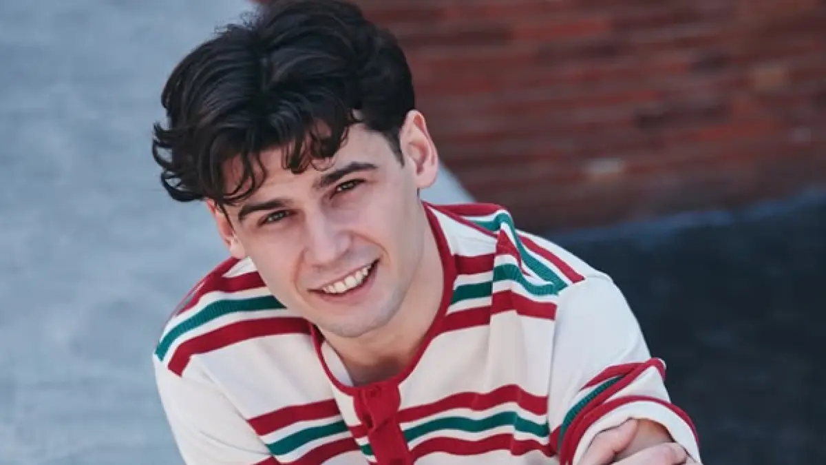Orlando Lenzen spielt Luca Perez.