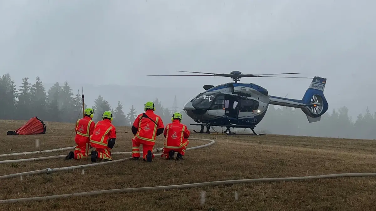 Die Flughelfergruppe der Vegetationsbrandeinheit des Zollernalbkreises ist am Montag in Schramberg im Einsatz.