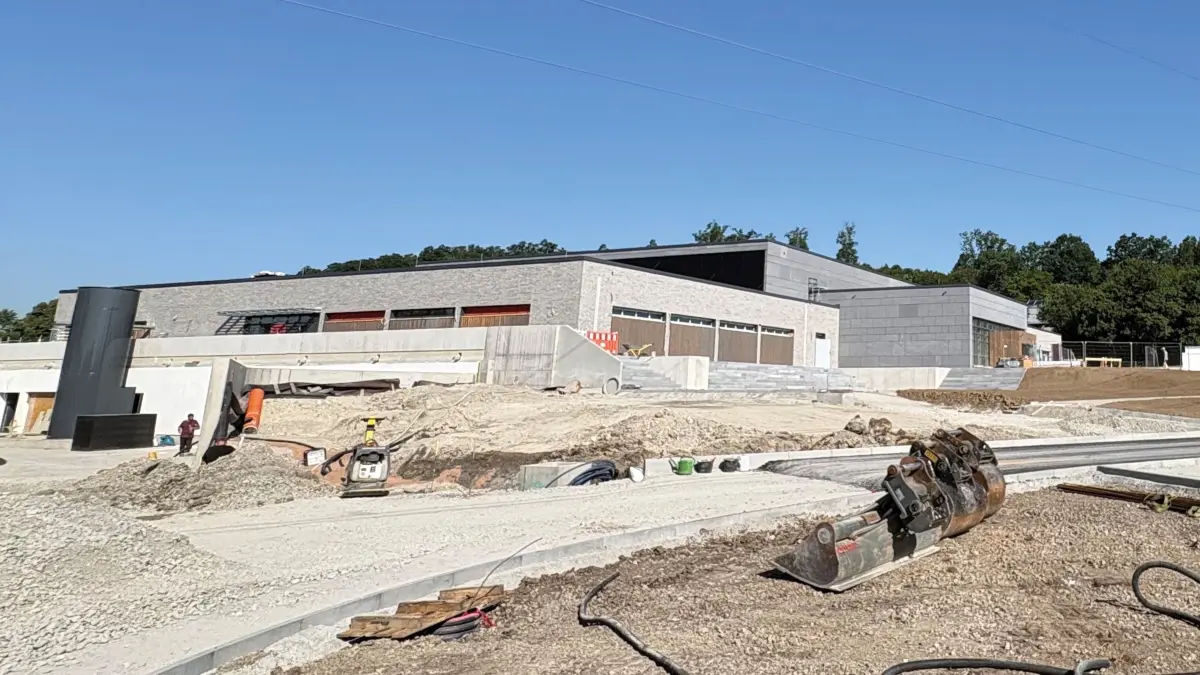 Die größten Investitionen der Stadtwerke Crailsheim im Jahr 2025 und aktuell sind der Neubau des Hallenbads und die Sanierung des Freibads.