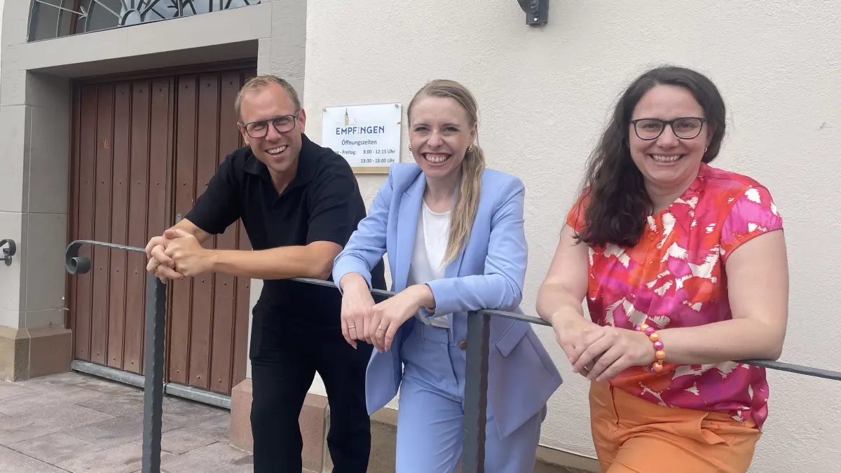 Europäischer Besuch in Empfingen: Marie-Sophie Christ (Mitte) wurde von Bürgermeister Ferdinand Truffner (CDU) im Rathaus empfangen. Auch die CDU-Landtagsabgeordnete Katrin Schindele war mit der Europaabgeordneten in der Gemeinde unterwegs.