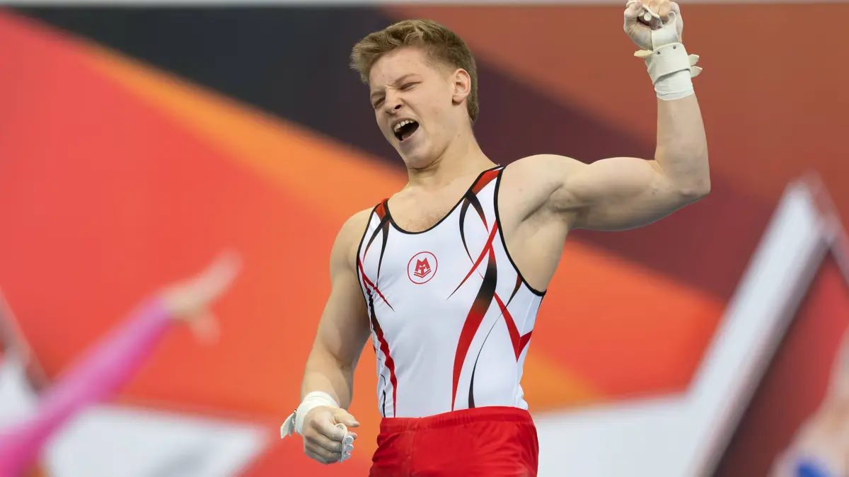 Gabriel Eichhorn nach seinem Deutschen Meistertitel am Reck bei den Finals 2026.