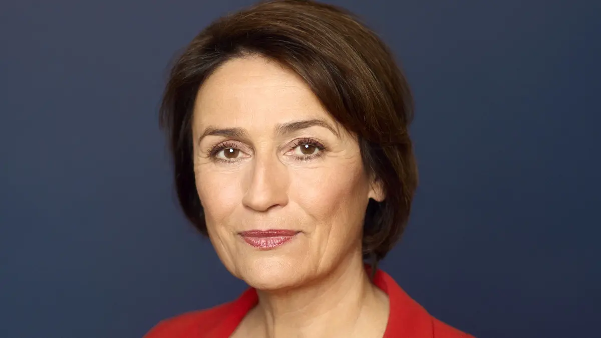WESTDEUTSCHER RUNDFUNK KÖLN
Sandra Maischberger
Moderatorin Sandra Maischberger
© WDR/Thomas Kierok, honorarfrei - Verwendung gemäß der AGB im engen inhaltlichen, redaktionellen Zusammenhang mit genannter WDR-Sendung und bei Nennung "Bild: WDR/Thomas Kierok" (S1+). WDR Kommunikation/Redaktion Bild, Köln, Tel: 0221/220 -7132 oder -7133, Fax: -777132, bildkommunikation@wdr.de