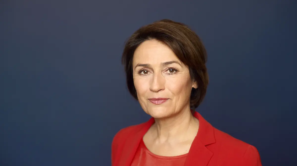 WESTDEUTSCHER RUNDFUNK KÖLN
Sandra Maischberger
Moderatorin Sandra Maischberger
© WDR/Thomas Kierok, honorarfrei - Verwendung gemäß der AGB im engen inhaltlichen, redaktionellen Zusammenhang mit genannter WDR-Sendung und bei Nennung "Bild: WDR/Thomas Kierok" (S1+). WDR Kommunikation/Redaktion Bild, Köln, Tel: 0221/220 -7132 oder -7133, Fax: -777132, bildkommunikation@wdr.de