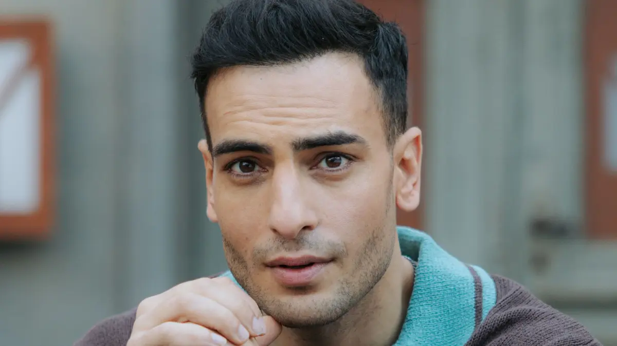 GZSZ-Serienliebling Nihat (Timur Ülker) hat Schulden.