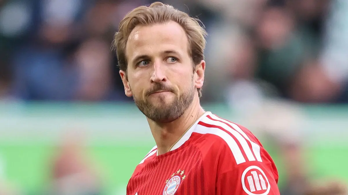 FILES-FBL-KANE-BAYERN-BUNDESLIGA-GER: (FILES) Bayern Munich's English forward #09 Harry Kane reacts after missing a penalty during the German first division Bundesliga football match between VfL Wolfsburg and FC Bayern Munich in Wolfsburg, on May 9, 2026. Bayern Munich striker Harry Kane has said he is set to start negotiations to extend his contract with the Bundesliga champions beyond 2027. Speaking at a media day in Munich on August 18, 2026, the 33-year-old England captain told reporters the discussions had been delayed until after he returned from a post-World Cup holiday, but would begin soon. (Photo by Ronny HARTMANN / AFP) / DFL REGULATIONS PROHIBIT ANY USE OF PHOTOGRAPHS AS IMAGE SEQUENCES AND/OR QUASI-VIDEO ALTERNATIVE CROP