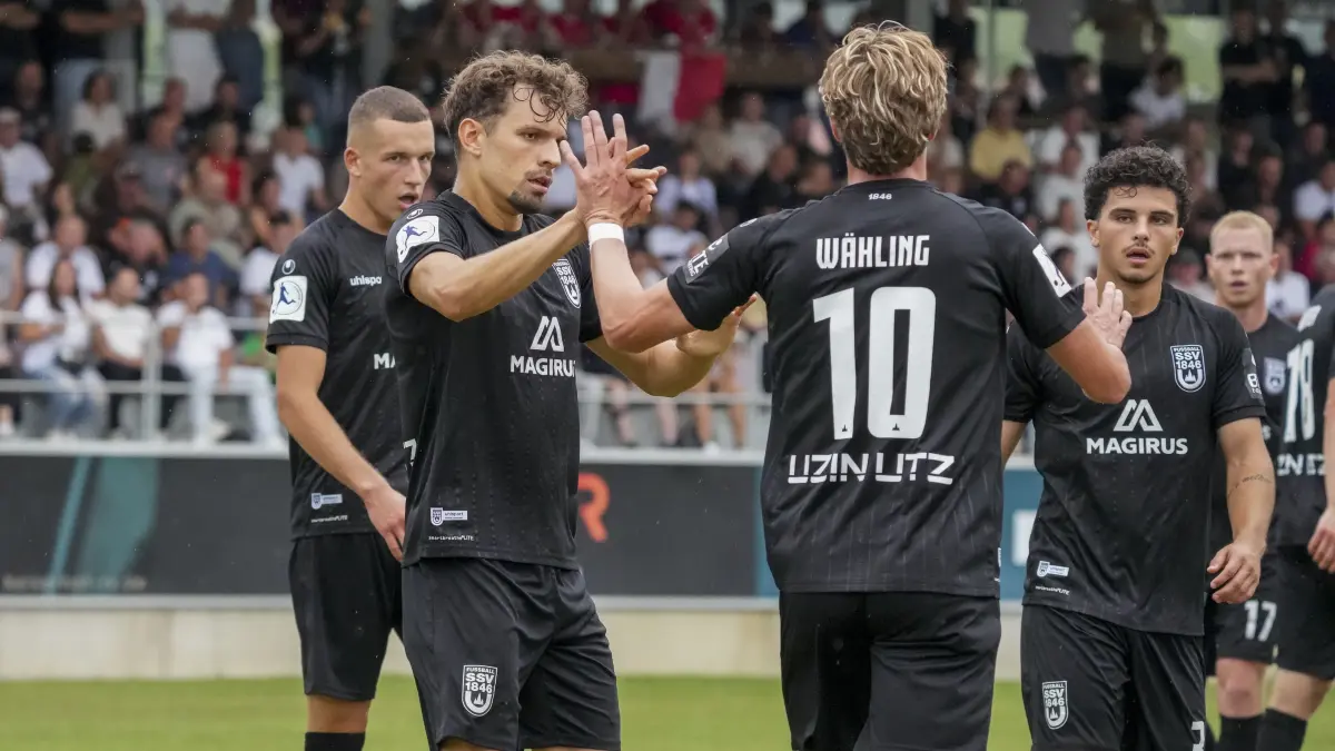 GER, TSV Berg vs. SSV Ulm 1846 Fussball, Fussball, WFV Pokal, 3. Runde, Spielzeit 2026/2027, 18.08.26 : Torjubel zum 0:1 von Torschuetze Marco Goelz (SSV Ulm 1846 Fussball, #21) und Oliver Waehling (SSV Ulm 1846 Fussball, #10),
GER, TSV Berg vs. SSV Ulm 1846 Fussball, Fussball, WFV Pokal, 3. Runde, Spielzeit 2026/2027, 18.08.26
Foto: Eibner-Pressefoto/Maximilian Rist