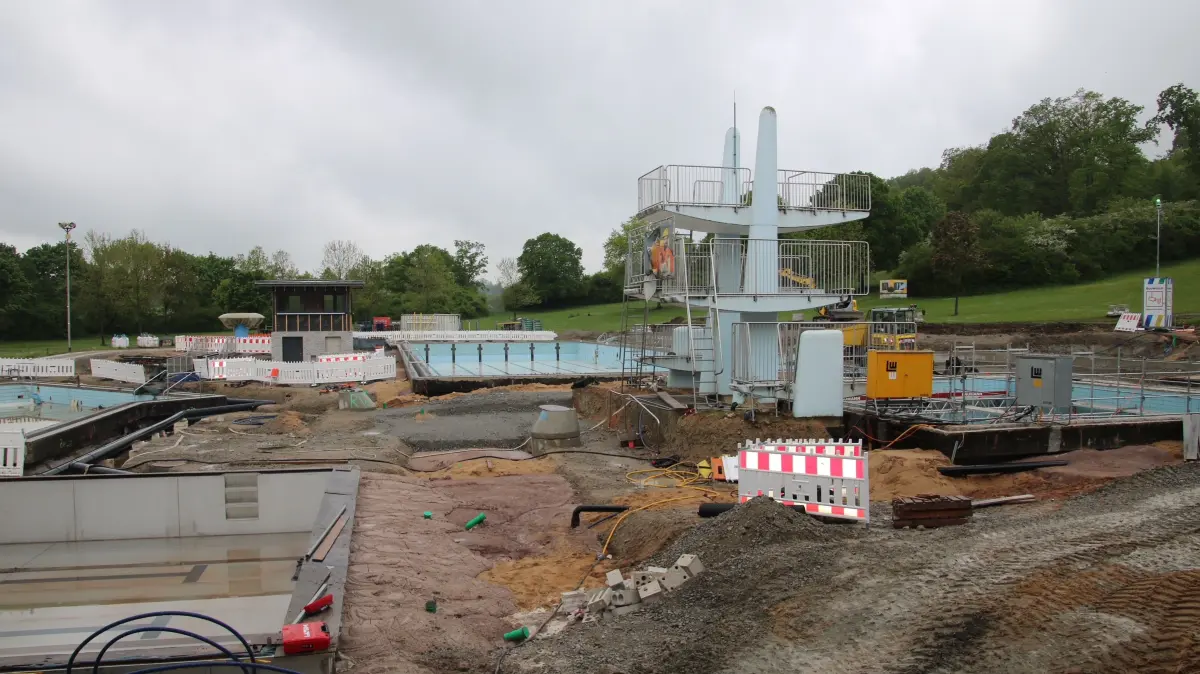 Die größten Investitionen der Stadtwerke Crailsheim im Jahr 2025 und aktuell sind der Neubau des Hallenbads und die Sanierung des Freibads.