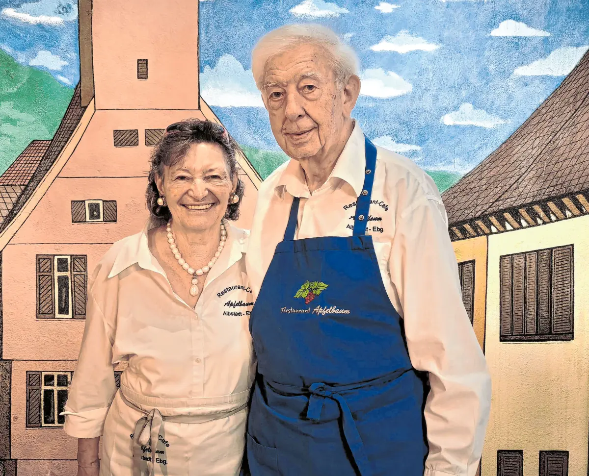 Seit 60 Jahren arbeiten die Eheleute Maria und Heinz Kasik gemeinsam im Gastgewerbe – ihre Maultaschen begeisterten auch Winfried Kretschmann.⇥Foto: Horst Schweizer