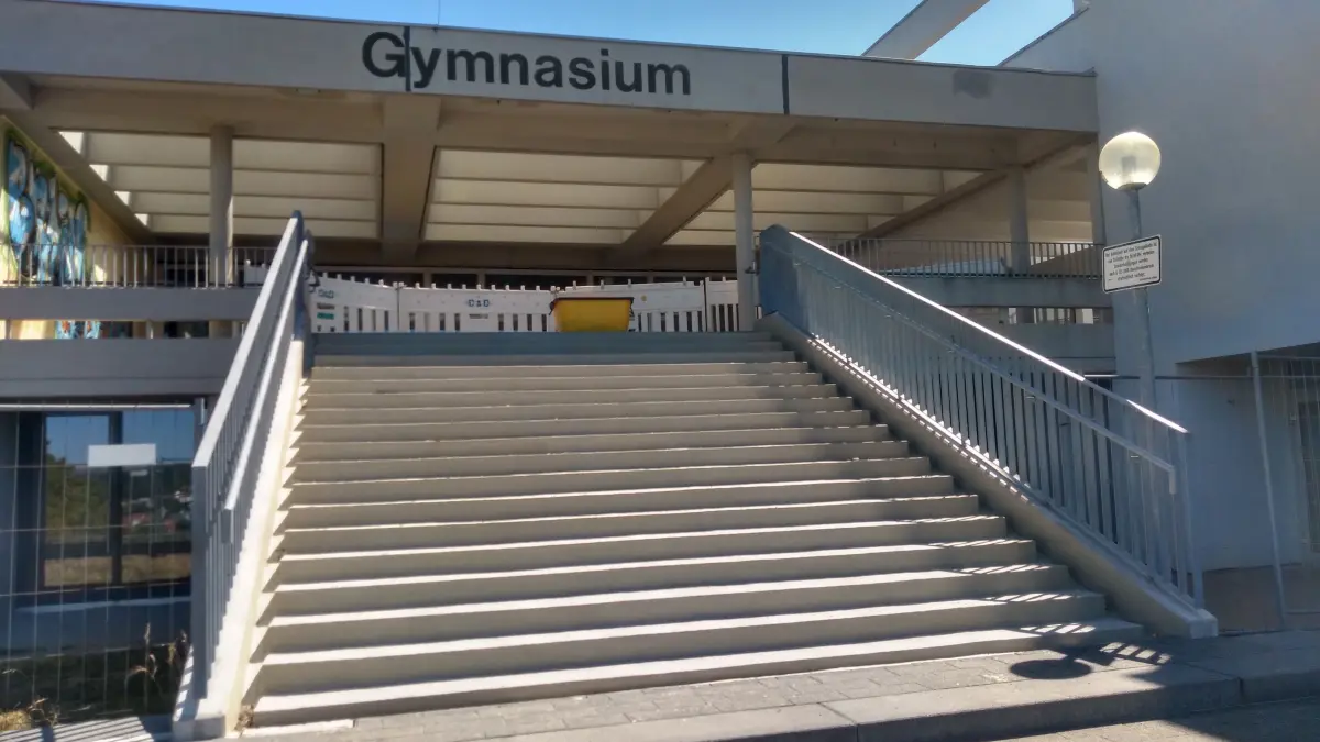 Treppe Gymnasium