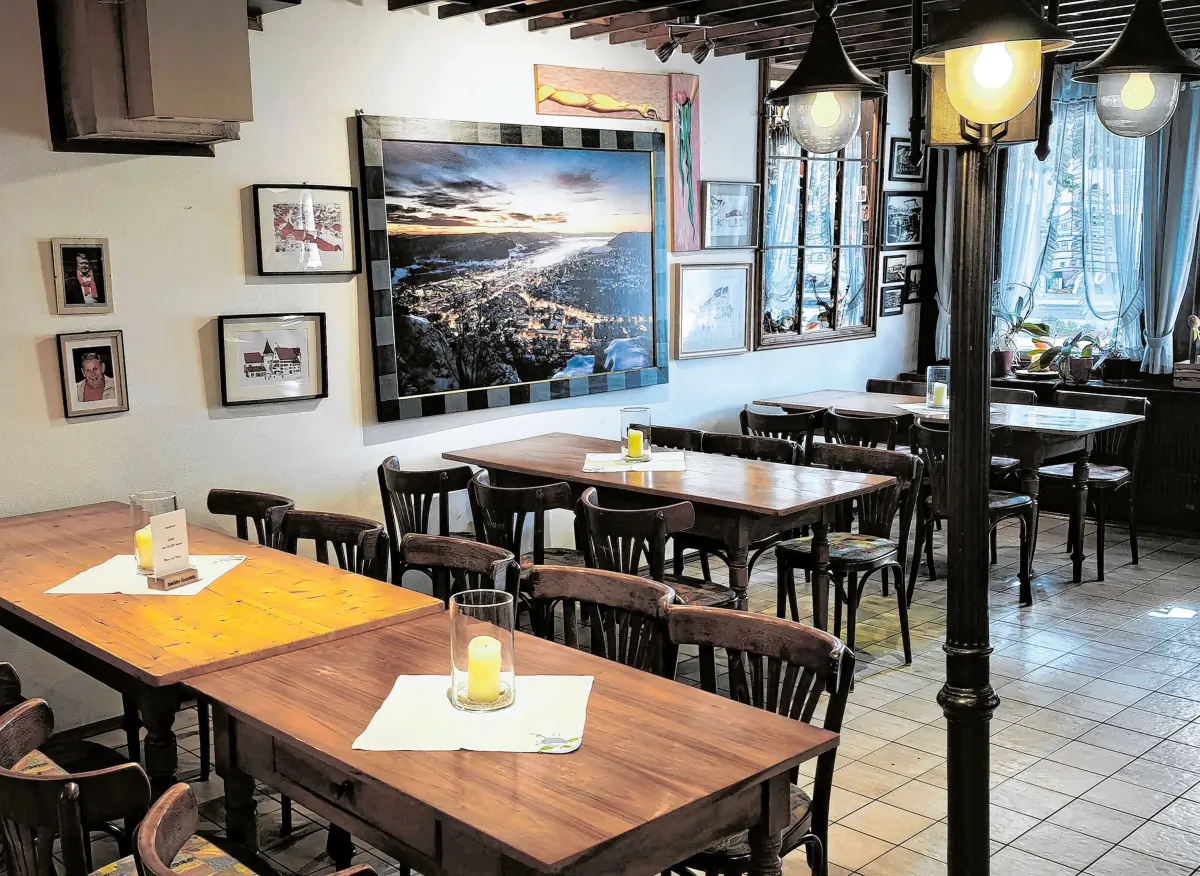 Heimelig und urgemütlich ist das Ambiente im Ebinger Cafe Restaurant Apfelbaum.⇥Horst Schweizer