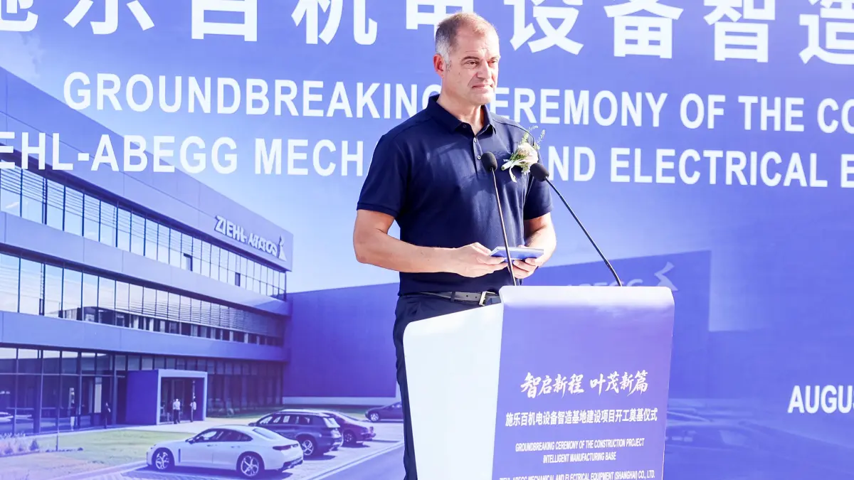 Vorstandsvorsitzender Joachim Ley beim Spatenstich in China für das neue Werk von Ziehl-Abegg.