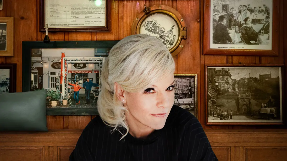 NORDDEUTSCHER RUNDFUNK
Ina Müller - Moderatorin von "Inas Nacht"
Ina Müller im Schellfischposten
© NDR/Agentur Serviceplan/Sandra Ludewig/Morris Mac Matzen (Montage), honorarfrei - Verwendung gemäß der AGB im Rahmen einer engen, unternehmensbezogenen Berichterstattung im NDR-Zusammenhang bei Nennung "Bild: NDR/Agentur Serviceplan/Sandra Ludewig/Morris Mac Matzen (Montage)" (S2), NDR Presse und Information/Fotoredaktion, Tel: 040/4156-2306 oder -2305, pressefoto@ndr.de