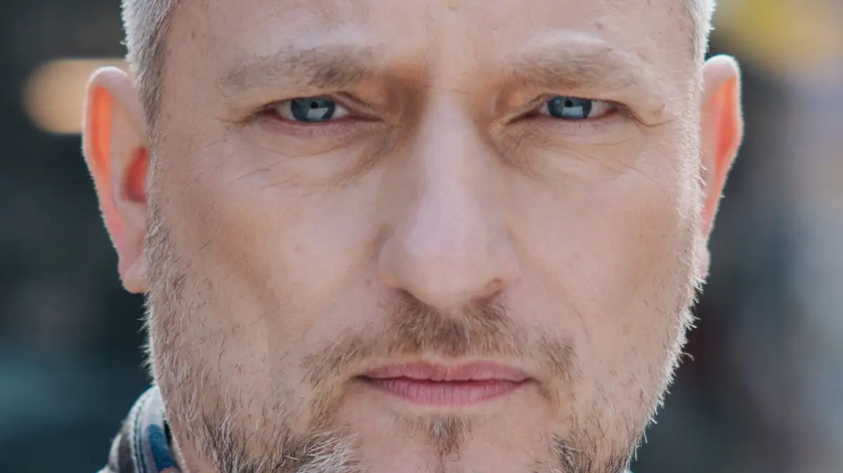GZSZ-Serienliebling Michi (Lars Pape) erfährt, dass seine Ex wieder vergeben ist.
