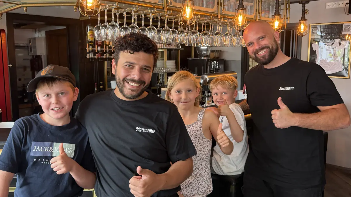 Sadek (links) und Alexander haben den Schlupfwinkel in Rangendingen übernommen. Ihnen gratulieren auch Damian (von links), Rubina und Tymon.