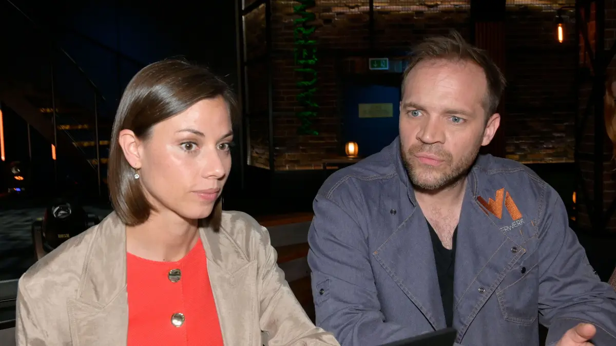 Matilda (Anna-Katharina Fecher) und Erik (Patrick Heinrich) genießen ihr Liebesglück bei GZSZ. Doch ein Zwischenfall verhagelt der Gerner-Tochter die Laune.