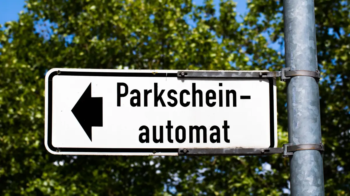 Im Bad Wildbader Parkhaus Stadtmitte brauchen Besucher seit mehreren Monaten keinen physischen Parkschein mehr, um zu parken. (Symbolbild)