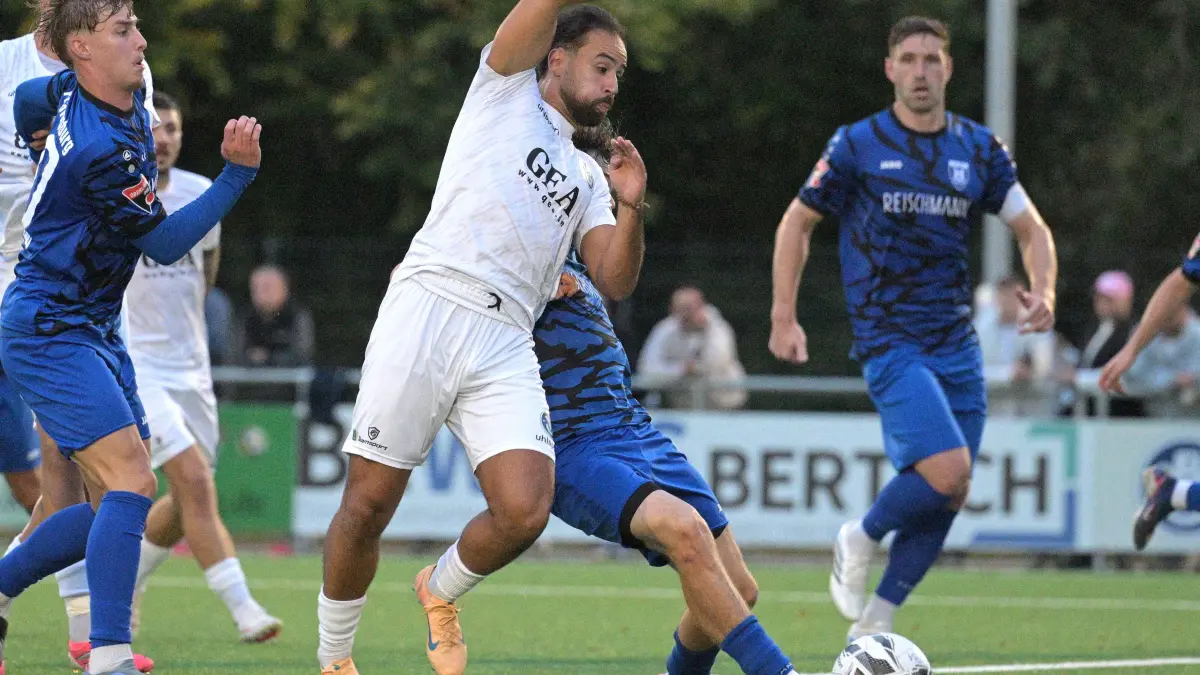 Als Adil Iggoute kam, gingen für den FV Ravensburg die Lichter aus. Zwei Elfer zog er, einen haute er selber rein.