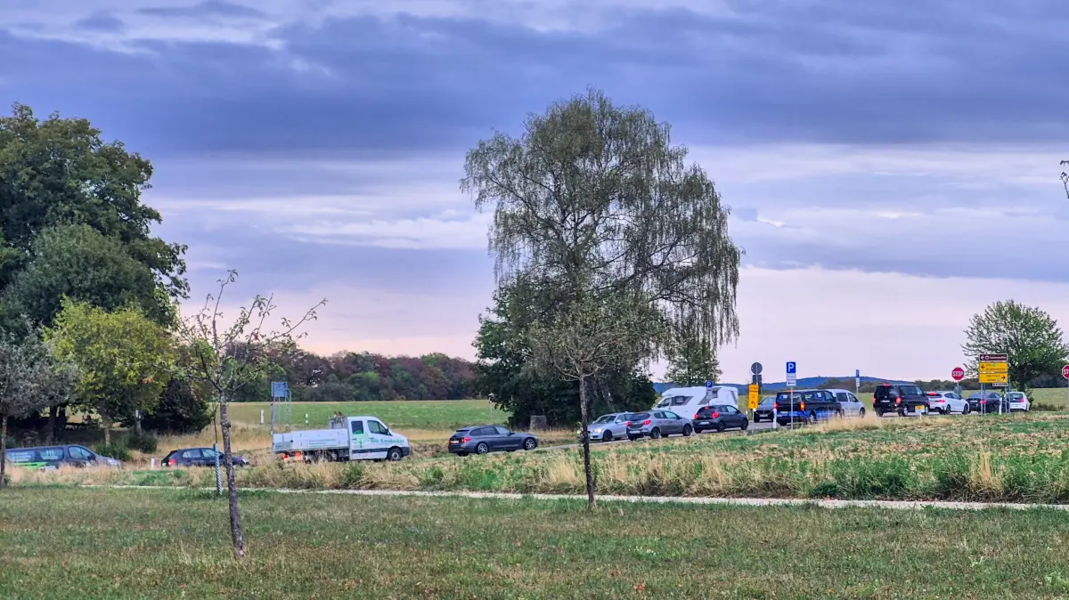 Für einen gelegentlichen kurzen Stau auf der Neuffener Steige sorgten am Freitagvormittag in erster Linie Lastwagen. Doch das kommt auch vor, wenn die B 28 nicht gesperrt ist.