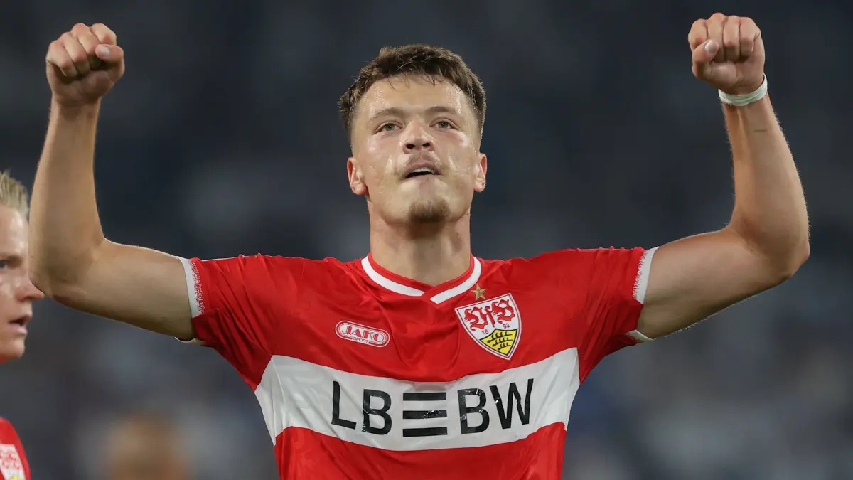 Fussball DFB-Pokal 1. Runde, FC Hansa Rostock - VfB Stuttgart: 21.08.2026, xtgx, Fussball DFB-Pokal 1. Runde, FC Hansa Rostock - VfB Stuttgart, v.l. Dzenan Pejcinovic Stuttgart, 17 Jubel, Torjubel, jubelt ueber das Tor, celebrate the goal, celebration DFL/DFB REGULATIONS PROHIBIT ANY USE OF PHOTOGRAPHS as IMAGE SEQUENCES and/or QUASI-VIDEO Rostock *** August 21, 2026, xtgx, Soccer DFB Cup 1st Round, FC Hansa Rostock vs. VfB Stuttgart, from left: Dzenan Pejcinovic Stuttgart, 17, cheering, Goal celebration, celebrating the goal, DFL DFB REGULATIONS PROHIBIT ANY USE OF PHOTOGRAPHS as IMAGE SEQUENCES and/or QUASI-VIDEO Rostock