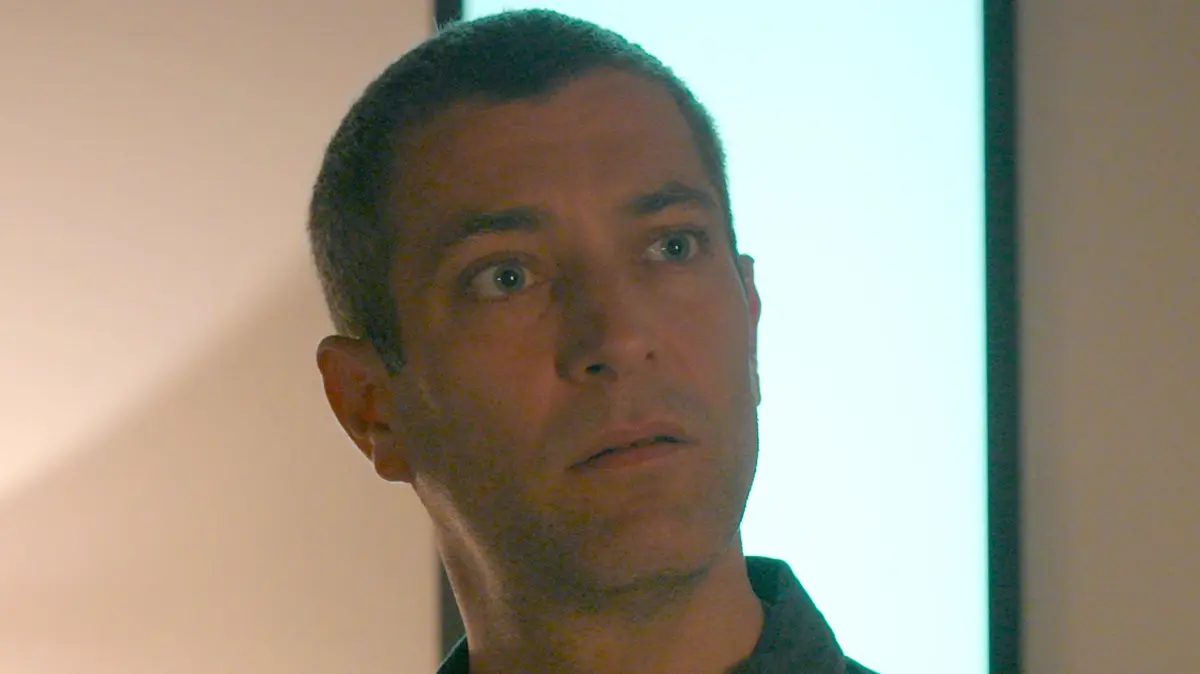 Matteo Borazio (Riccardo Angelini) wird sehr schmerzhaft bewusst, dass der Weg zurück in Nathalie Reichenbachs (Amrei Haardt) Herz noch sehr weit ist. Dragan (Florian Thunemann) hat außerdem seinen Brief abgefangen.