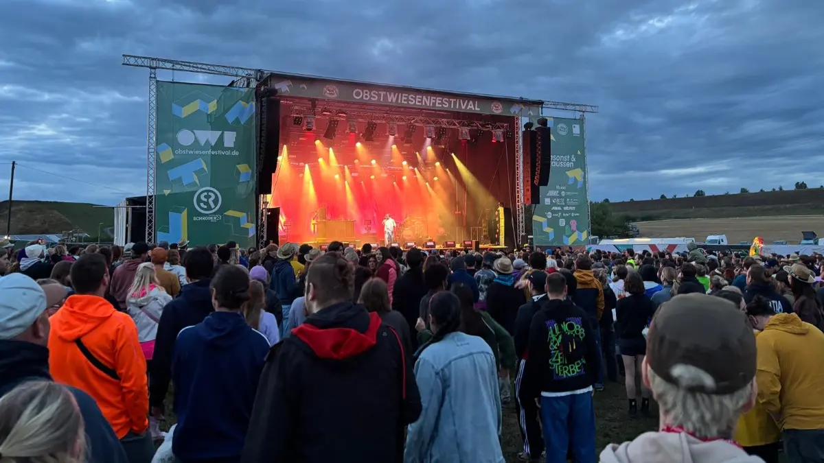 Obstwiesenfestival 2026 in Dornstadt - nach dem Regen am Freitag herrschte gute Stimmung