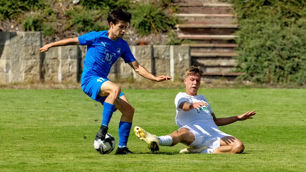 SGM Altingen Entringen I - TSV Sickenhausen, Fussball, Herren, Bezirksliga Alb, 3. Spieltag, Saison 2026/2027, 23.08.2026,: SGM Altingen Entringen I - TSV Sickenhausen, Fussball, Herren, Bezirksliga Alb, 3. Spieltag, Saison 2026/2027, 23.08.2026, Felix Seibold (SGM Entringen / Entringen #17) und #Julian Hechler (TSV Sickenhausen #47)
Foto: DROFITSCH/EIBNER