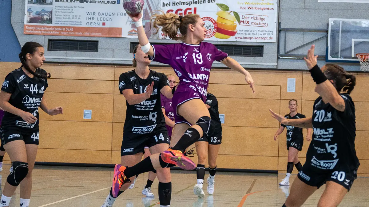 DHB-Pokal: HSG Hunsrück - TuS Metzingen: Torwurf Johanna Farkas
Foto: Eibner-Pressefoto/Dennis Irmiter
