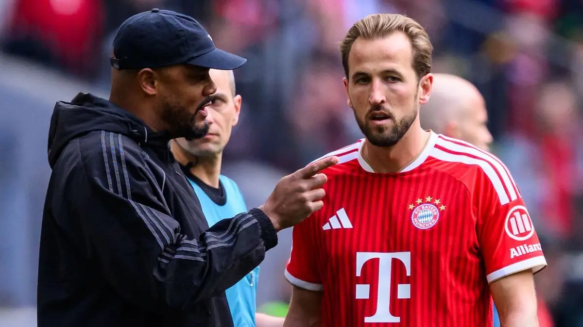 Harry Kane (r) und Vincent Kompany: ARCHIV - 16.05.2026, Bayern, München: Fußball, Männer: Bundesliga, Bayern München - 1. FC Köln, 34. Spieltag, Allianz Arena. Trainer Vincent Kompany (Bayern München) spricht mit Harry Kane (Bayern München). (zu dpa: «Reaktionen des FC Bayern zur Wahl der «Fußballer des Jahres»») Foto: Tom Weller/dpa +++ dpa-Bildfunk +++