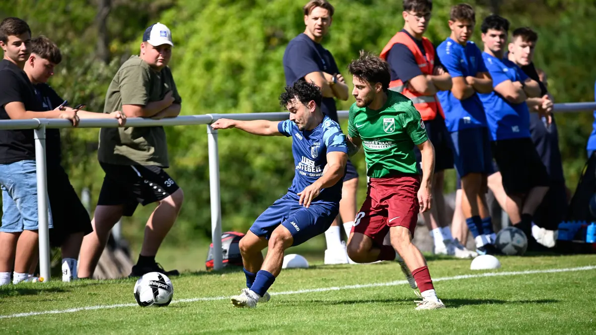 SV Weiler vs. SGM Kiebingen/Bühl I, Fussball, Kreisliega A3 , Suedwest, 2. Spieltag, 2026/2027, 23.08.2026: Maximilian Johner (SV Weiler, #21) Alessio Belligiano (SGM Kiebingen/Bühl I, #10)
SV Weiler vs. SGM Kiebingen/Bühl I, Fussball, Kreisliega A3 , Suedwest, 2. Spieltag, 2026/2027, 23.08.2026,
Foto: Eibner-Pressefoto/Manuel Flierl
