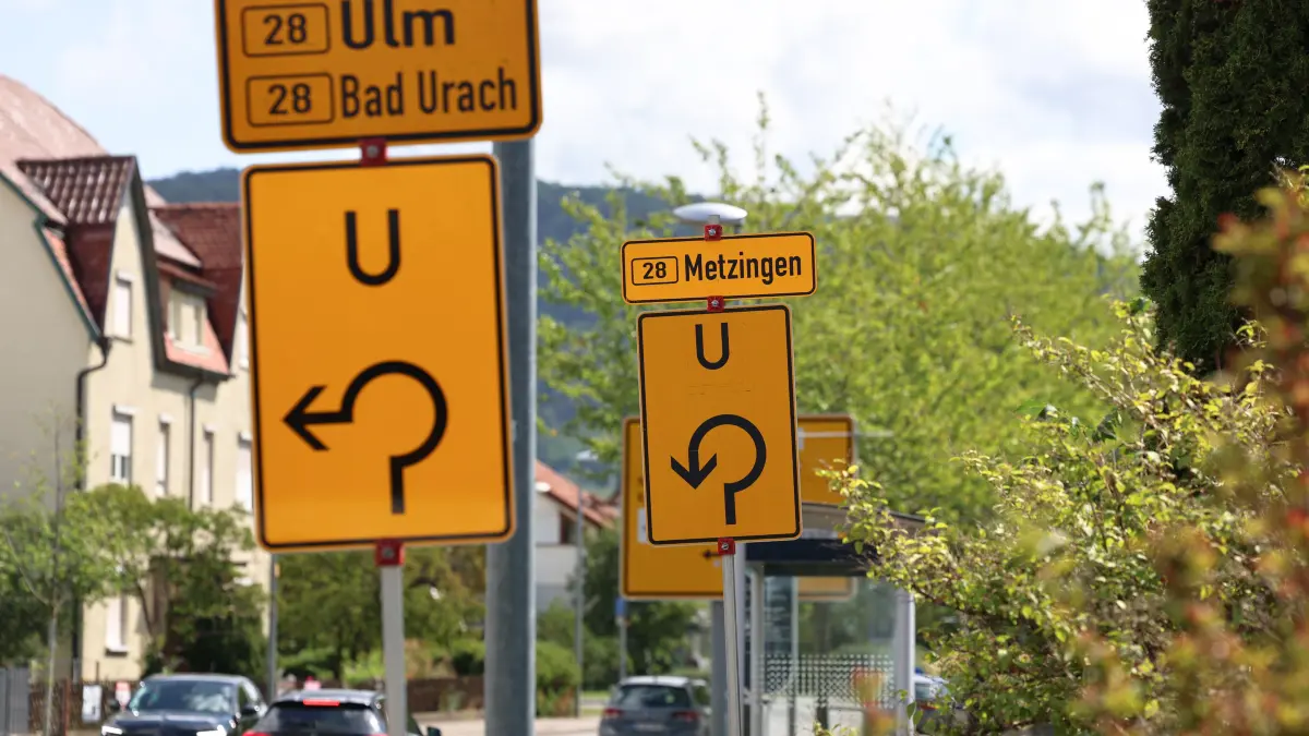 Umleitungen und Sperren, wohin der Autofahrer blickt: Dettingen ist seit gut drei Wochen ein Nadelöhr, jetzt wurde der Ort vollends zur "Einbahnstraße". Nach Bad Urach ging es nicht weiter.