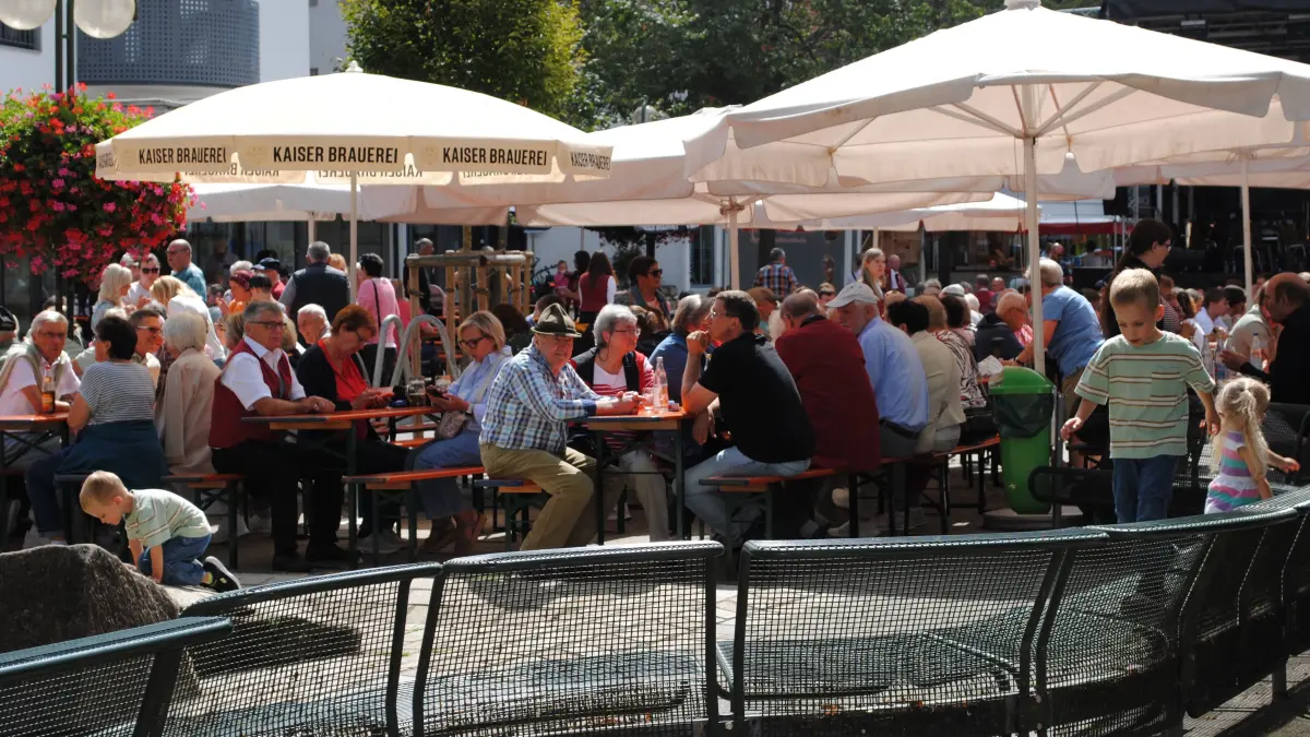 Festival in Laichingen: Laichingen really lets loose at its 40th town ...