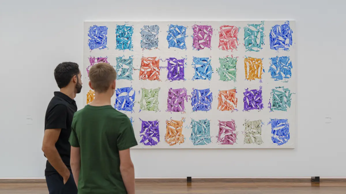 Eine "Tabula" von Simon Hantaï aus dem Jahr 1980 in Baden-Baden. Das Werk stammt aus einer britischen Privatsammlung. , Acryl auf Leinwand, 236 x 392 cm Privatsammlung UK, Courtesy Timothy Taylor © Archives Simon Hantaï / VG Bild-Kunst, Bonn 2026, Foto: Museum Frieder Burda / Jigal Fichtner
