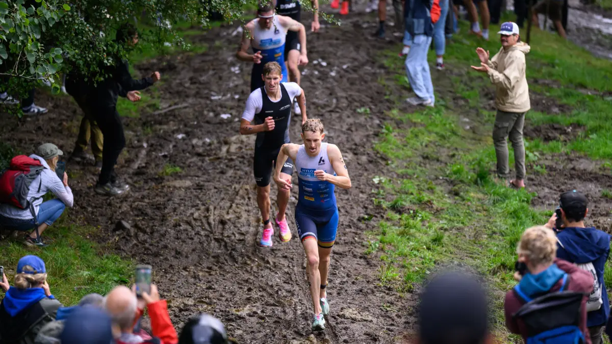 Triathlon-Bundesliga im Allgäu: Tjebbe Kaindl vom Metallart-Teams AST Süßen am legendären Kuhsteig an zweiter Position.