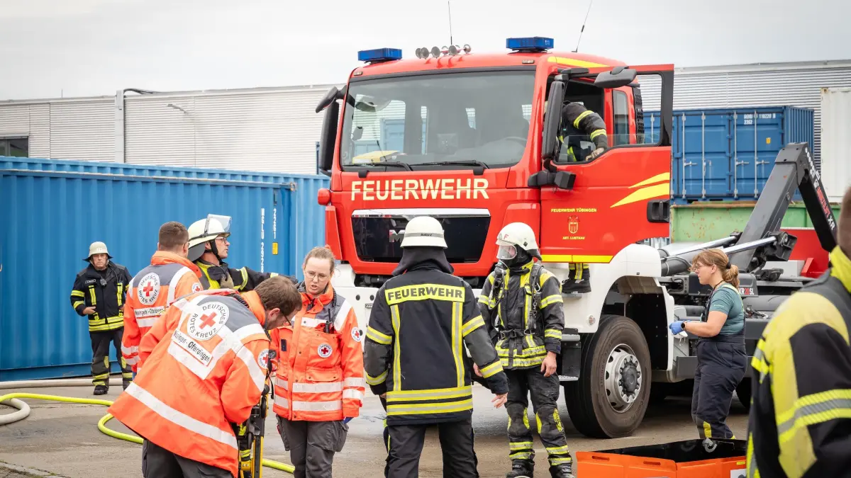 Großbrand bei der Firma Röcker und Kohler in Ofterdingen am Dienstag, 25. August. Drei Feuerwehrleute wurden leicht verletzt.