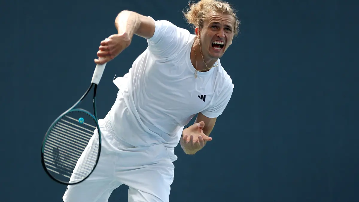 2026 US Open - Fan Week: NEW YORK, NEW YORK - AUGUST 25: Alexander Zverev of Germany serves in a practice session during Fan Week at the USTA Billie Jean King National Tennis Center on August 25, 2026 in the Flushing neighborhood of the Queens borough of New York City. Al Bello/Getty Images/AFP (Photo by AL BELLO / GETTY IMAGES NORTH AMERICA / Getty Images via AFP)