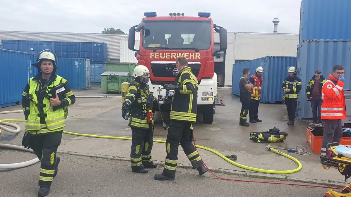 Die Feuerwehren aus Mössingen, Ofterdingen und Tübingen sind zu einem Großbrand nach Ofterdingen ausgerückt.
