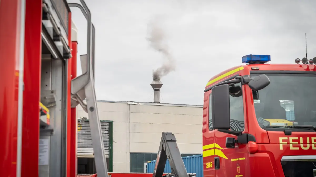 Großbrand bei der Firma Röcker und Kohler in Ofterdingen am Dienstag, 25. August. Drei Feuerwehrleute wurden leicht verletzt.