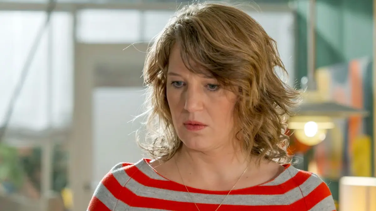 Lou (Eva-Maria Grein von Friedl) ist zurück in Lüneburg.