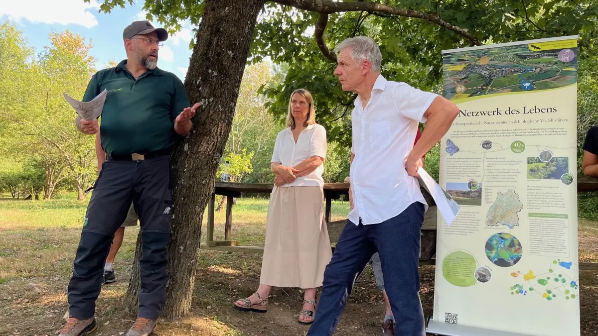Biotopverbund Heiningen-Eschenbach Diskussion am Kuhnberg beim Naturkindergarten