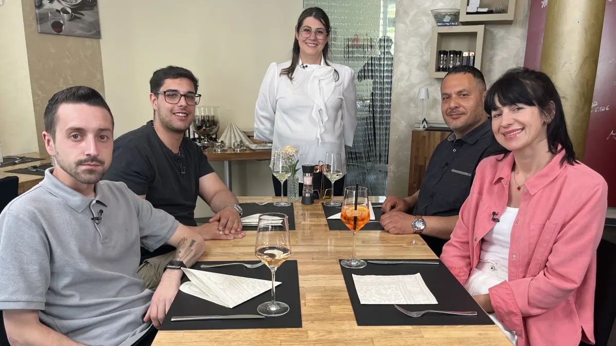 Manuela (M.) begrüßt am vierten Tag bei „Mein Lokal, Dein Lokal“ in Ulm ihre Gäste im Ristorante Il Sapore in Söflingen.