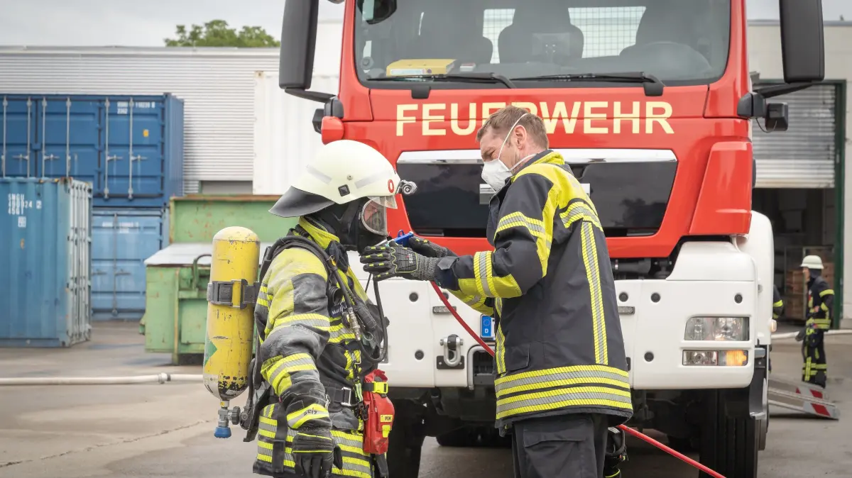 Großbrand bei der Firma Röcker und Kohler in Ofterdingen am Dienstag, 25. August. Drei Feuerwehrleute wurden leicht verletzt.