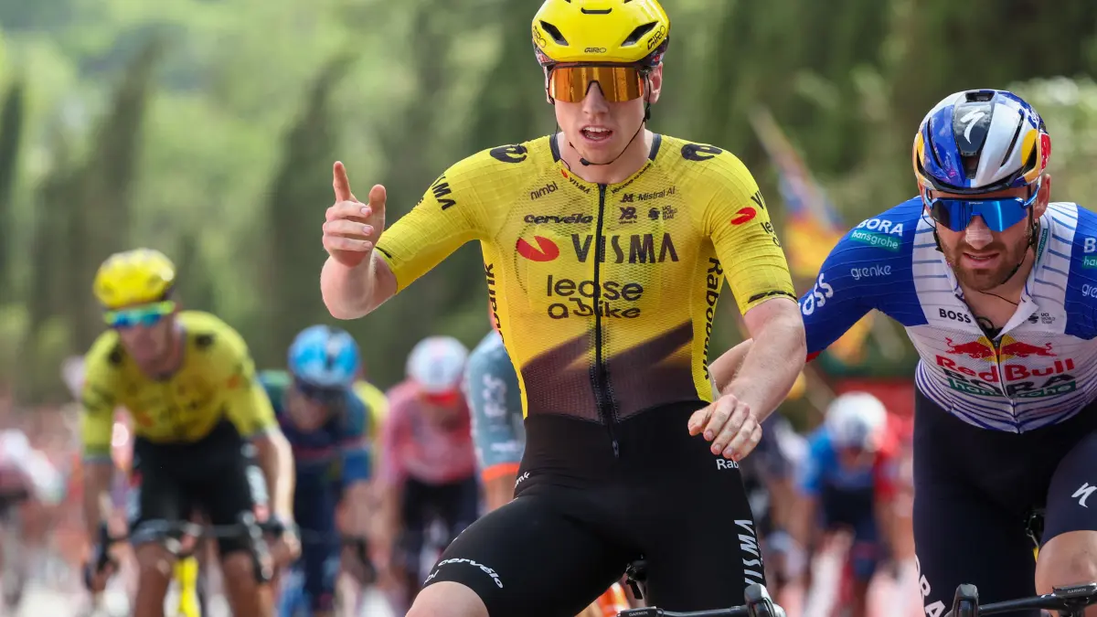 CYCLING-ESP-VUELTA: Team Visma-Lease a bike's British rider Matthew Brennan celebrates as he crosses the finish line to win the fifth stage of the Vuelta a Espana 2026, a 173,4 km race between Falset and Roquetes on August 26, 2026. (Photo by Josep LAGO / AFP)