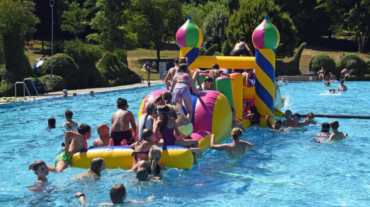 Besondere Attraktionen hat es in diesem Sommer nicht gebraucht in Hechingen. Die Menschen strömten auch ohne Wasserspielgeräte in Massen ins herrlich gelegene Freibad.