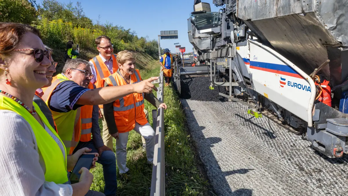 Uhingen Landesministerin Razavi, Baustellenbesichtigung "Qualitätsstraßenbau", Querspange zwischen Faurndau und Uhingen