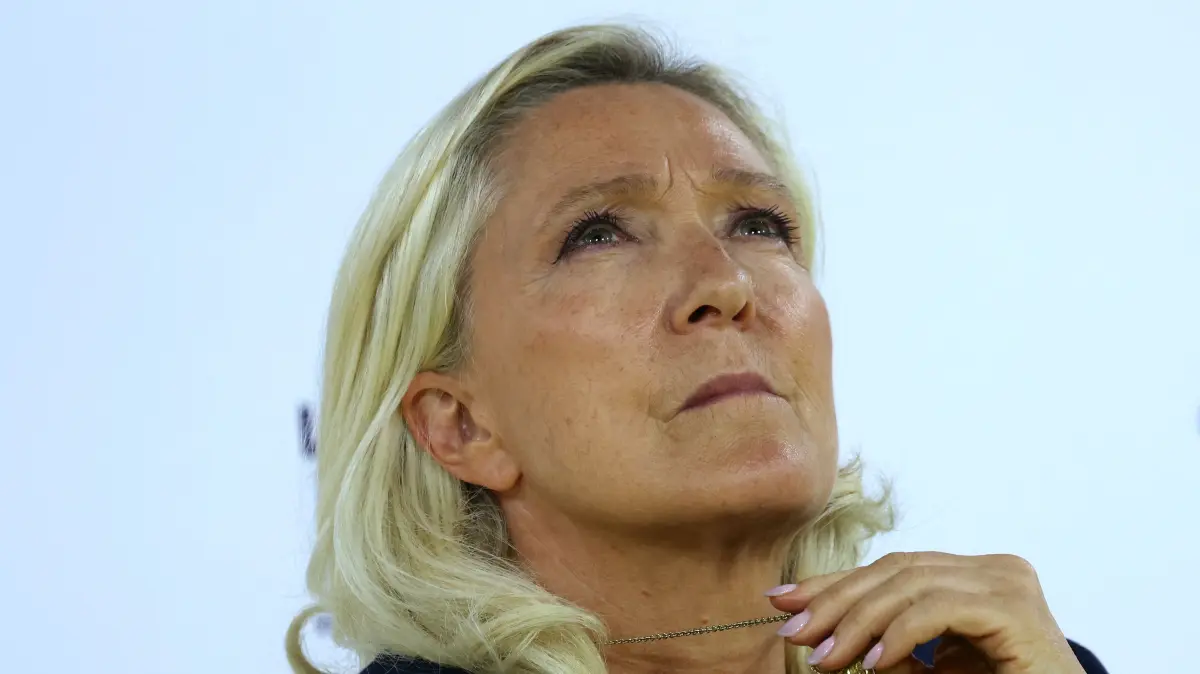 FRANCE-ECONOMY-LABOUR-UNIONS-MEDEF: President of Rassemblement National parliamentary group Marine Le Pen takes part in a debate opposing 7 candidates for the 2027 French presidential election, on the second day of La REF 2026 meeting of French entrepreneurs, organised by the MEDEF, at the Chatrier tennis court at Roland-Garros venue in Paris on August 27, 2026. (Photo by Thomas SAMSON / AFP)