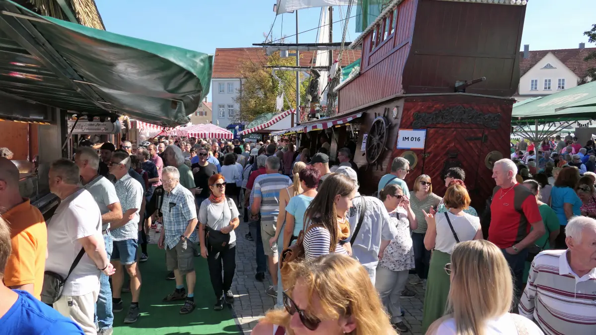 Original Hamburger fischmarkt auf dem Eugen-Bolz-Platz in Rottenburg